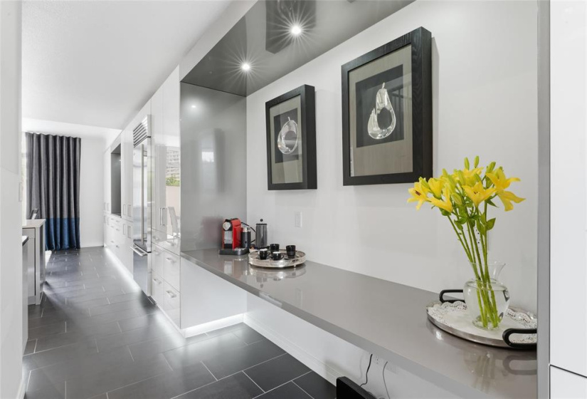 236 WATERFRONT, 1 Bedroom Bedrooms, 8 Rooms Rooms,2 BathroomsBathrooms,Condominium,For Sale,WATERFRONT
