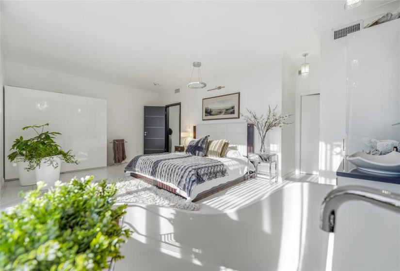 236 WATERFRONT, 1 Bedroom Bedrooms, 8 Rooms Rooms,2 BathroomsBathrooms,Condominium,For Sale,WATERFRONT