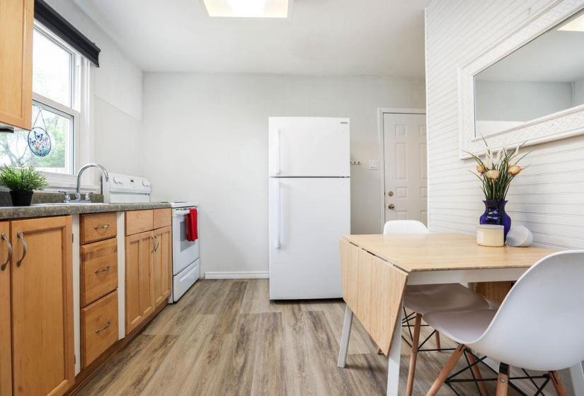 215 Berrisford, 2 Bedrooms Bedrooms, 8 Rooms Rooms,1 BathroomBathrooms,Residential,For Sale,Berrisford