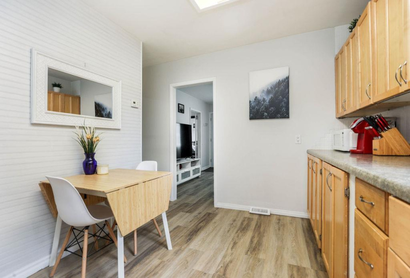 215 Berrisford, 2 Bedrooms Bedrooms, 8 Rooms Rooms,1 BathroomBathrooms,Residential,For Sale,Berrisford
