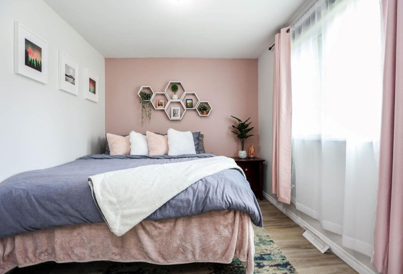 215 Berrisford, 2 Bedrooms Bedrooms, 8 Rooms Rooms,1 BathroomBathrooms,Residential,For Sale,Berrisford