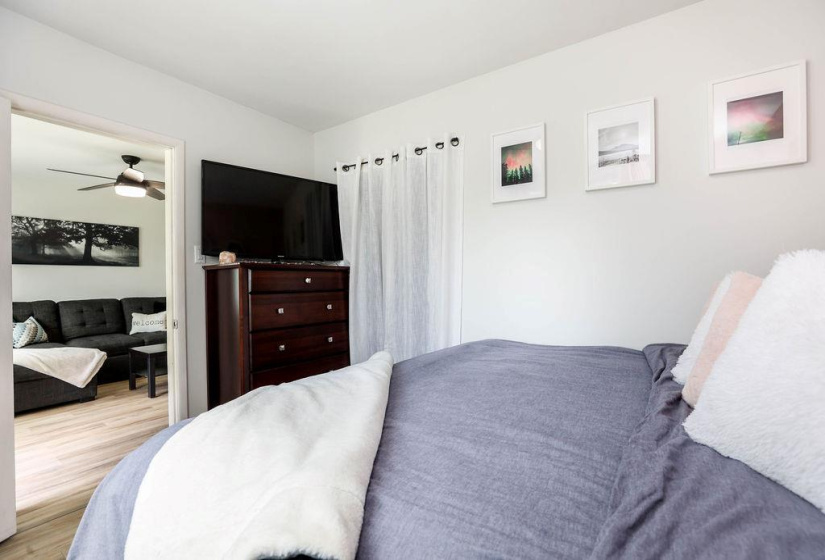 215 Berrisford, 2 Bedrooms Bedrooms, 8 Rooms Rooms,1 BathroomBathrooms,Residential,For Sale,Berrisford