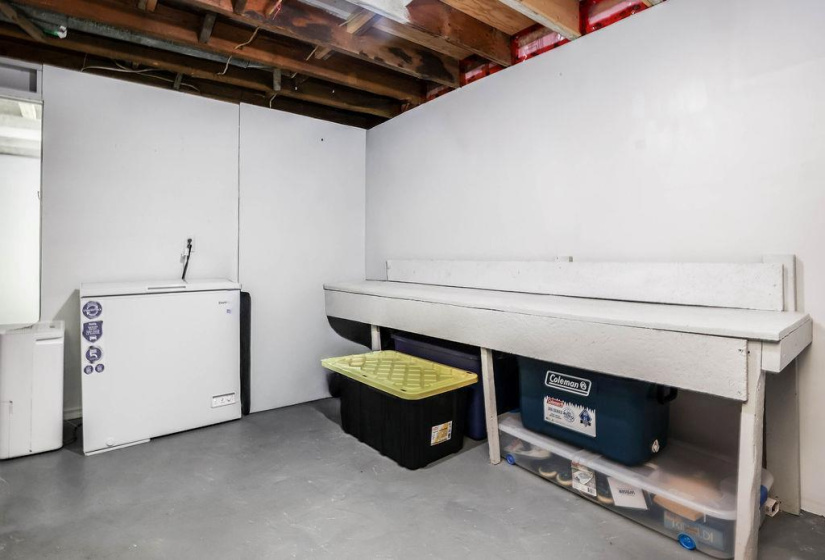 215 Berrisford, 2 Bedrooms Bedrooms, 8 Rooms Rooms,1 BathroomBathrooms,Residential,For Sale,Berrisford