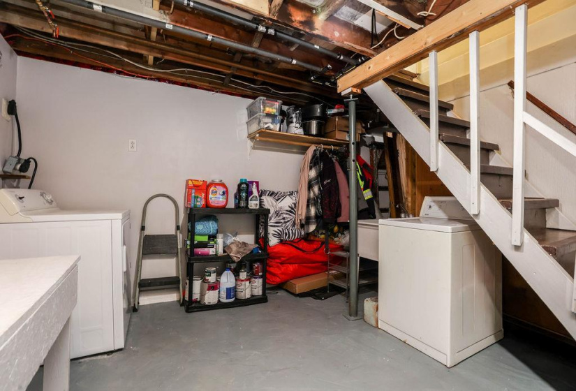 215 Berrisford, 2 Bedrooms Bedrooms, 8 Rooms Rooms,1 BathroomBathrooms,Residential,For Sale,Berrisford