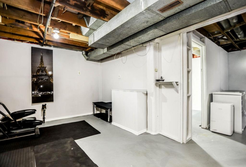 215 Berrisford, 2 Bedrooms Bedrooms, 8 Rooms Rooms,1 BathroomBathrooms,Residential,For Sale,Berrisford