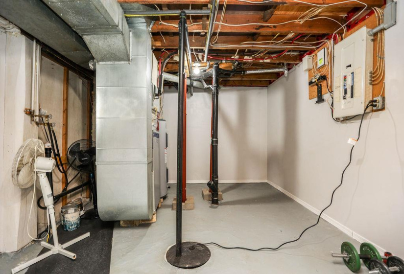 215 Berrisford, 2 Bedrooms Bedrooms, 8 Rooms Rooms,1 BathroomBathrooms,Residential,For Sale,Berrisford