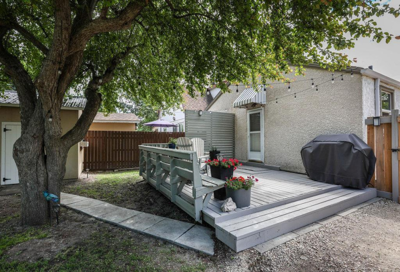 215 Berrisford, 2 Bedrooms Bedrooms, 8 Rooms Rooms,1 BathroomBathrooms,Residential,For Sale,Berrisford