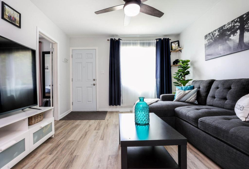 215 Berrisford, 2 Bedrooms Bedrooms, 8 Rooms Rooms,1 BathroomBathrooms,Residential,For Sale,Berrisford