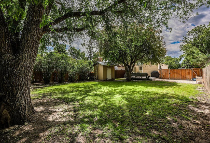 215 Berrisford, 2 Bedrooms Bedrooms, 8 Rooms Rooms,1 BathroomBathrooms,Residential,For Sale,Berrisford