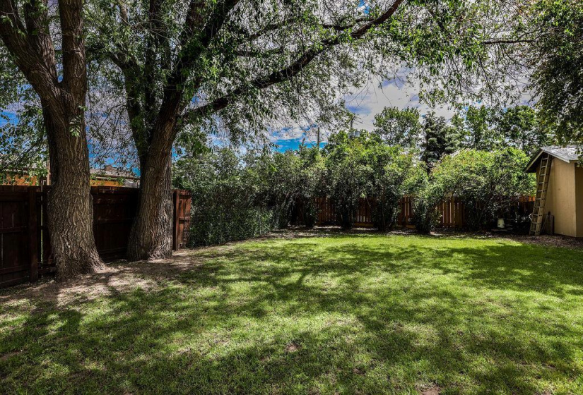 215 Berrisford, 2 Bedrooms Bedrooms, 8 Rooms Rooms,1 BathroomBathrooms,Residential,For Sale,Berrisford