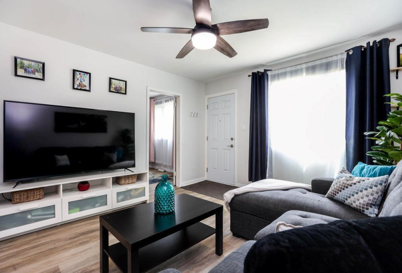 215 Berrisford, 2 Bedrooms Bedrooms, 8 Rooms Rooms,1 BathroomBathrooms,Residential,For Sale,Berrisford