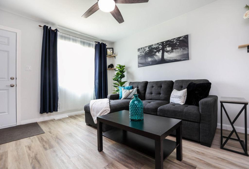 215 Berrisford, 2 Bedrooms Bedrooms, 8 Rooms Rooms,1 BathroomBathrooms,Residential,For Sale,Berrisford