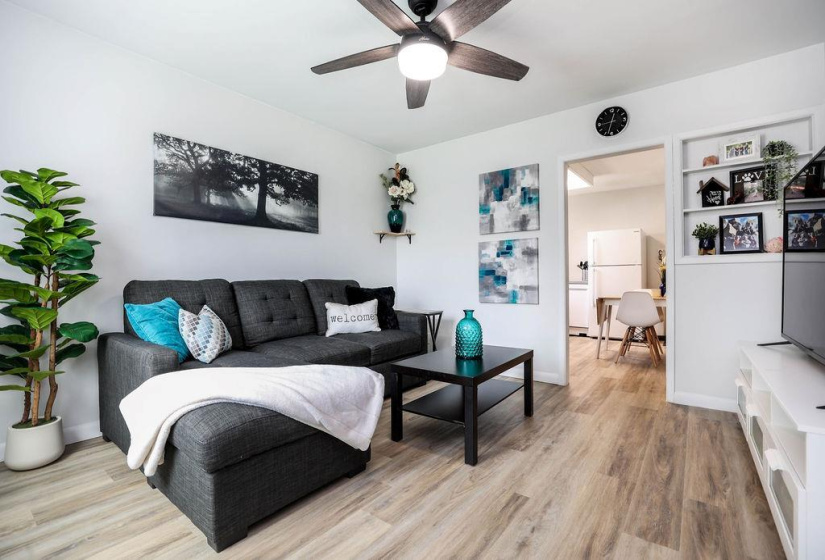 215 Berrisford, 2 Bedrooms Bedrooms, 8 Rooms Rooms,1 BathroomBathrooms,Residential,For Sale,Berrisford