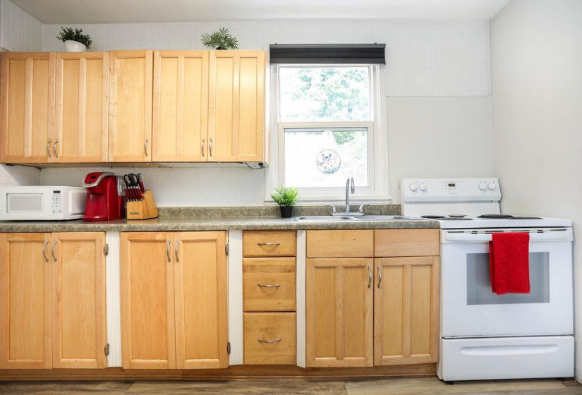 215 Berrisford, 2 Bedrooms Bedrooms, 8 Rooms Rooms,1 BathroomBathrooms,Residential,For Sale,Berrisford