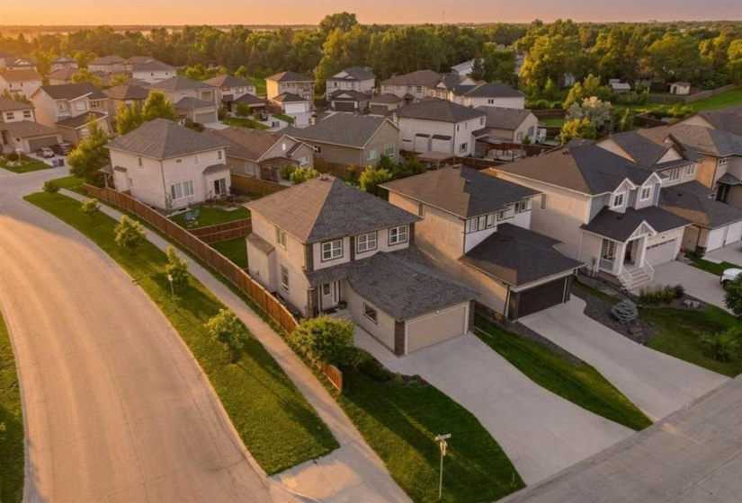 2 Kowalsky, 4 Bedrooms Bedrooms, 13 Rooms Rooms,2 BathroomsBathrooms,Residential,For Sale,Kowalsky