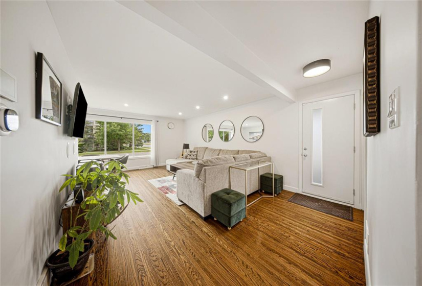 678 Lanark, 4 Bedrooms Bedrooms, 13 Rooms Rooms,2 BathroomsBathrooms,Residential,For Sale,Lanark
