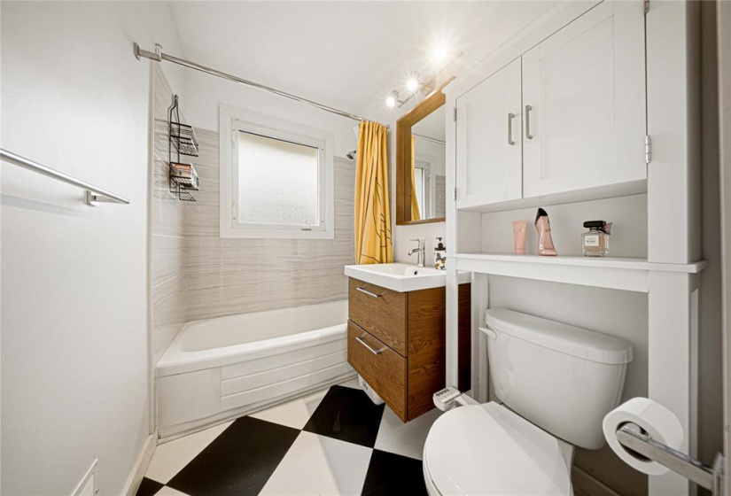 678 Lanark, 4 Bedrooms Bedrooms, 13 Rooms Rooms,2 BathroomsBathrooms,Residential,For Sale,Lanark