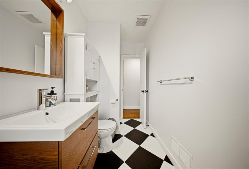 678 Lanark, 4 Bedrooms Bedrooms, 13 Rooms Rooms,2 BathroomsBathrooms,Residential,For Sale,Lanark