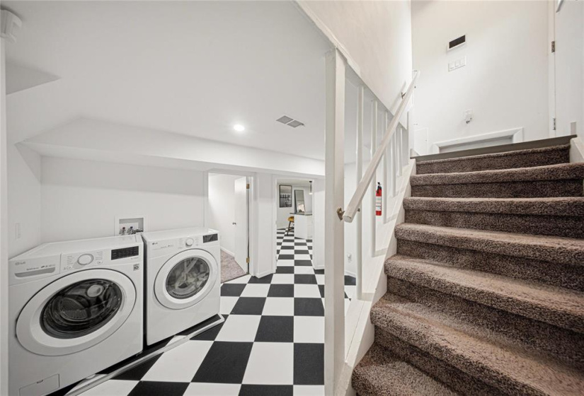 678 Lanark, 4 Bedrooms Bedrooms, 13 Rooms Rooms,2 BathroomsBathrooms,Residential,For Sale,Lanark