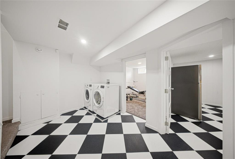 678 Lanark, 4 Bedrooms Bedrooms, 13 Rooms Rooms,2 BathroomsBathrooms,Residential,For Sale,Lanark