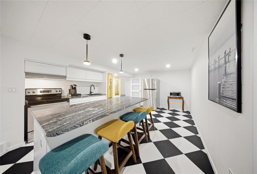 678 Lanark, 4 Bedrooms Bedrooms, 13 Rooms Rooms,2 BathroomsBathrooms,Residential,For Sale,Lanark