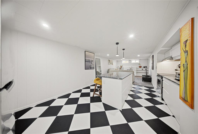 678 Lanark, 4 Bedrooms Bedrooms, 13 Rooms Rooms,2 BathroomsBathrooms,Residential,For Sale,Lanark