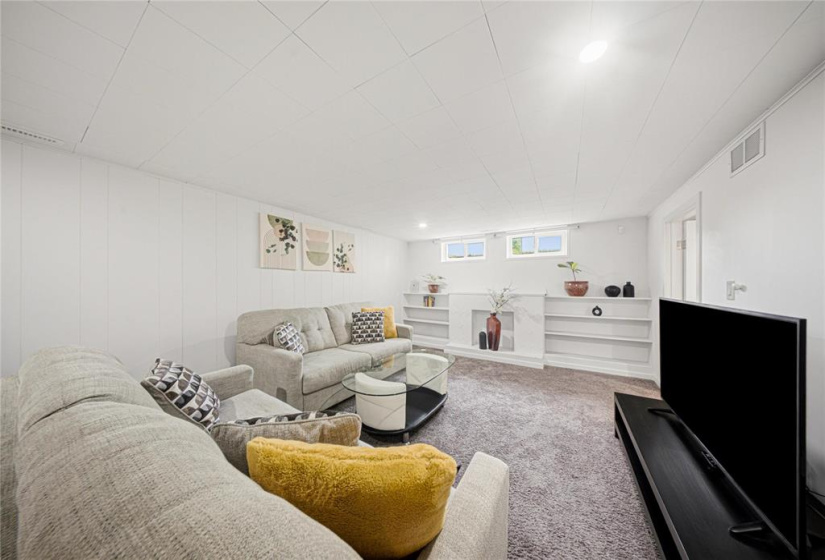678 Lanark, 4 Bedrooms Bedrooms, 13 Rooms Rooms,2 BathroomsBathrooms,Residential,For Sale,Lanark
