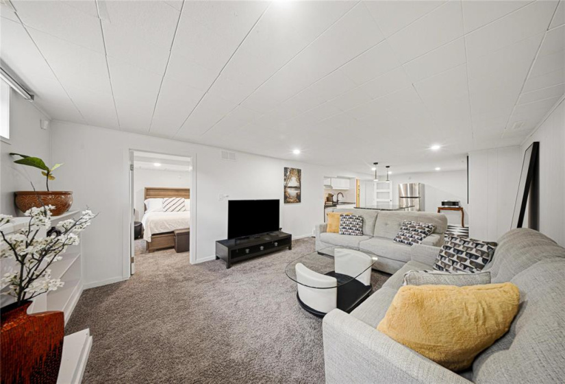 678 Lanark, 4 Bedrooms Bedrooms, 13 Rooms Rooms,2 BathroomsBathrooms,Residential,For Sale,Lanark