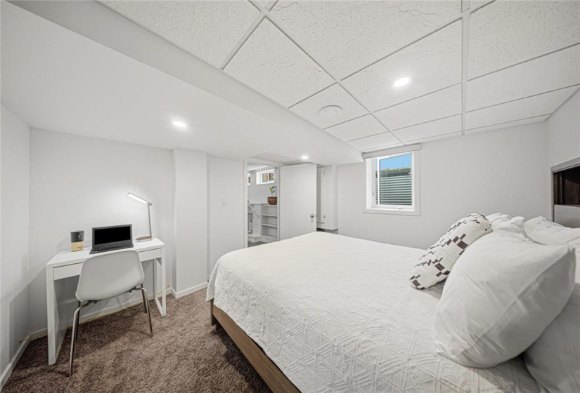 678 Lanark, 4 Bedrooms Bedrooms, 13 Rooms Rooms,2 BathroomsBathrooms,Residential,For Sale,Lanark