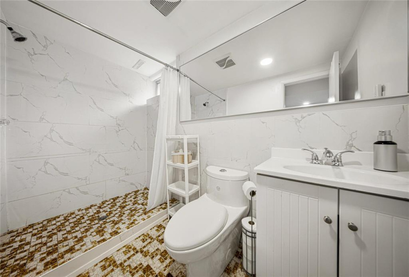 678 Lanark, 4 Bedrooms Bedrooms, 13 Rooms Rooms,2 BathroomsBathrooms,Residential,For Sale,Lanark