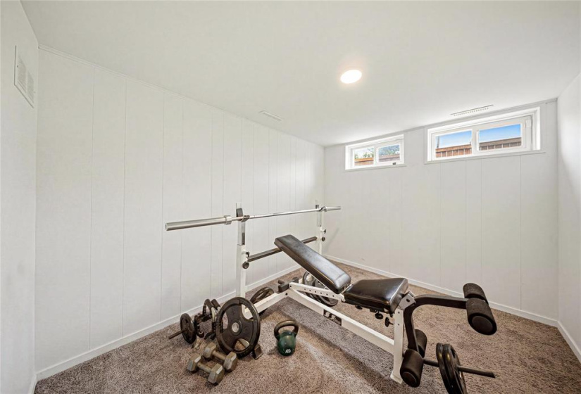 678 Lanark, 4 Bedrooms Bedrooms, 13 Rooms Rooms,2 BathroomsBathrooms,Residential,For Sale,Lanark