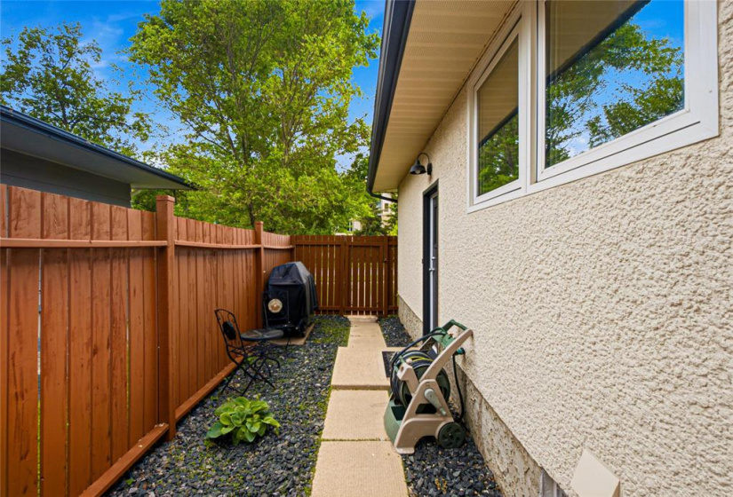 678 Lanark, 4 Bedrooms Bedrooms, 13 Rooms Rooms,2 BathroomsBathrooms,Residential,For Sale,Lanark