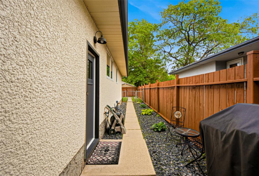 678 Lanark, 4 Bedrooms Bedrooms, 13 Rooms Rooms,2 BathroomsBathrooms,Residential,For Sale,Lanark