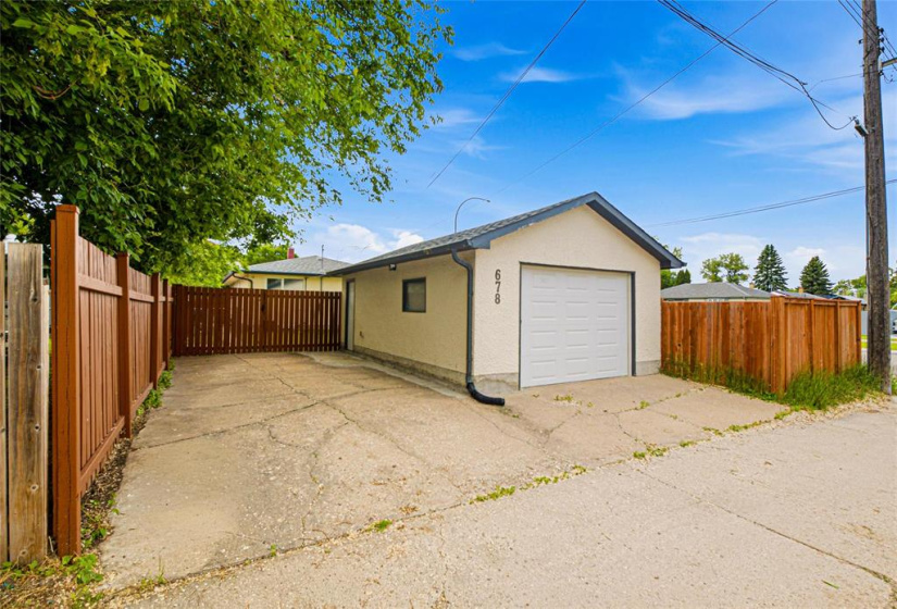 678 Lanark, 4 Bedrooms Bedrooms, 13 Rooms Rooms,2 BathroomsBathrooms,Residential,For Sale,Lanark