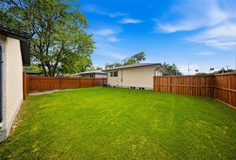 678 Lanark, 4 Bedrooms Bedrooms, 13 Rooms Rooms,2 BathroomsBathrooms,Residential,For Sale,Lanark