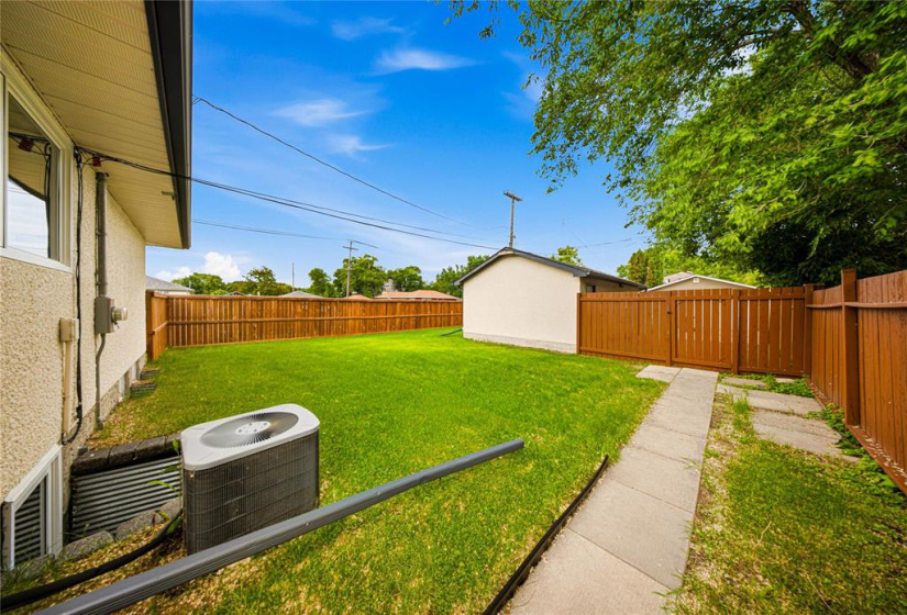 678 Lanark, 4 Bedrooms Bedrooms, 13 Rooms Rooms,2 BathroomsBathrooms,Residential,For Sale,Lanark