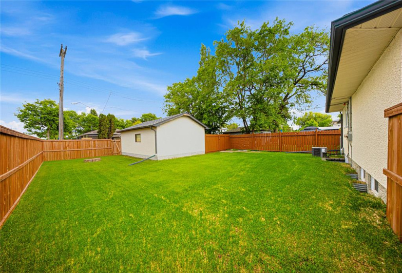 678 Lanark, 4 Bedrooms Bedrooms, 13 Rooms Rooms,2 BathroomsBathrooms,Residential,For Sale,Lanark