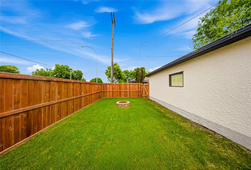 678 Lanark, 4 Bedrooms Bedrooms, 13 Rooms Rooms,2 BathroomsBathrooms,Residential,For Sale,Lanark
