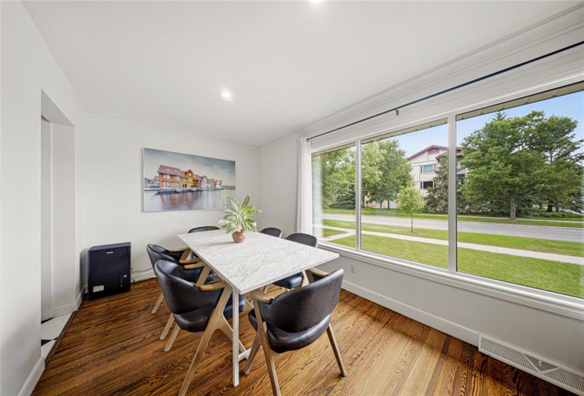 678 Lanark, 4 Bedrooms Bedrooms, 13 Rooms Rooms,2 BathroomsBathrooms,Residential,For Sale,Lanark