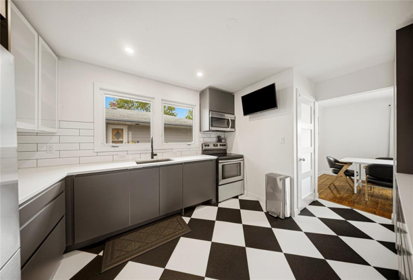 678 Lanark, 4 Bedrooms Bedrooms, 13 Rooms Rooms,2 BathroomsBathrooms,Residential,For Sale,Lanark