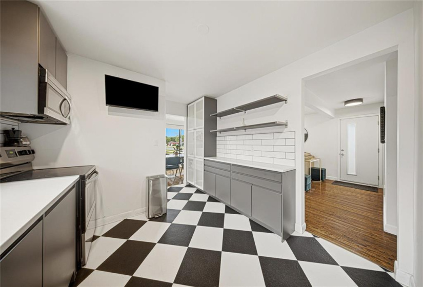 678 Lanark, 4 Bedrooms Bedrooms, 13 Rooms Rooms,2 BathroomsBathrooms,Residential,For Sale,Lanark