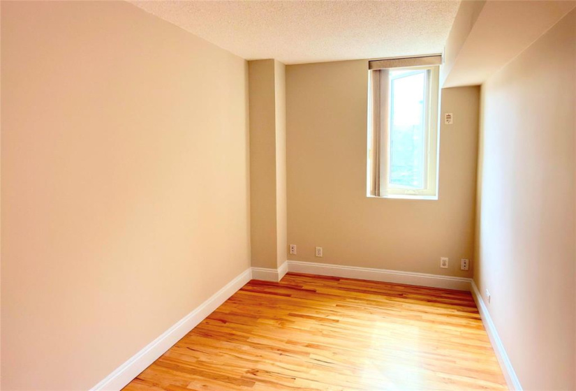 1255 Troy, 2 Bedrooms Bedrooms, 5 Rooms Rooms,1 BathroomBathrooms,Condominium,For Sale,Troy
