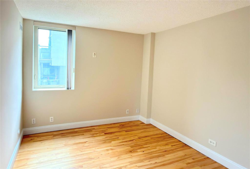 1255 Troy, 2 Bedrooms Bedrooms, 5 Rooms Rooms,1 BathroomBathrooms,Condominium,For Sale,Troy