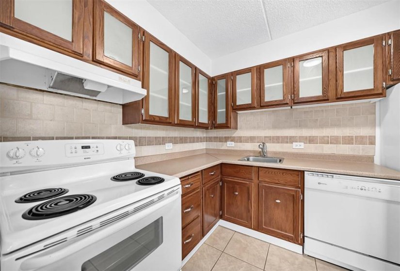 1600 Taylor, 2 Bedroom Bedrooms, 8 Room Rooms,1 BathroomBathrooms,Condominium,For Sale,Taylor,0
