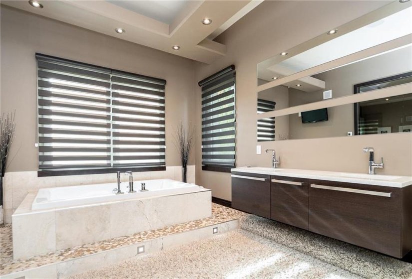 1 River Oak, 5 Bedroom Bedrooms, 22 Room Rooms,5 BathroomBathrooms,Residential,For Sale,River Oak,0