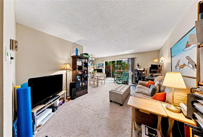 246 Roslyn, 2 Bedroom Bedrooms, 8 Room Rooms,1 BathroomBathrooms,Condominium,For Sale,Roslyn,0