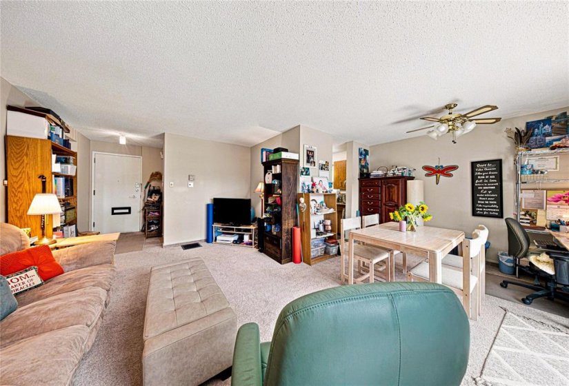 246 Roslyn, 2 Bedroom Bedrooms, 8 Room Rooms,1 BathroomBathrooms,Condominium,For Sale,Roslyn,0
