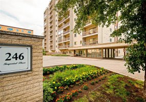 246 Roslyn, 2 Bedroom Bedrooms, 8 Room Rooms,1 BathroomBathrooms,Condominium,For Sale,Roslyn,0