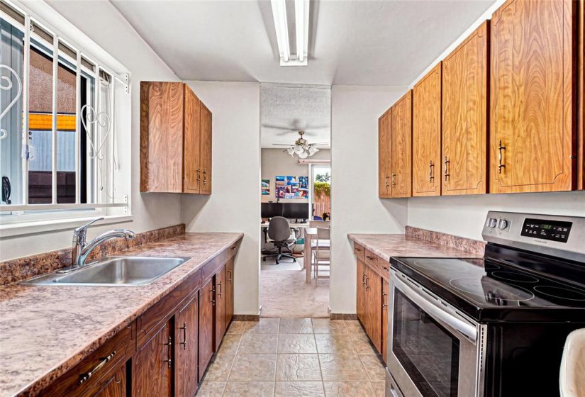 246 Roslyn, 2 Bedroom Bedrooms, 8 Room Rooms,1 BathroomBathrooms,Condominium,For Sale,Roslyn,0