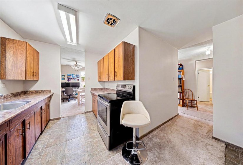 246 Roslyn, 2 Bedroom Bedrooms, 8 Room Rooms,1 BathroomBathrooms,Condominium,For Sale,Roslyn,0